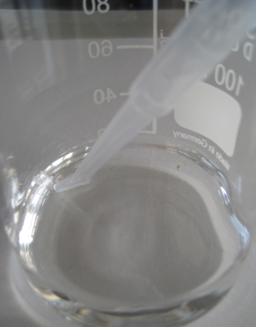 Ethanol en water op de huid