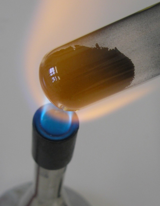 Reductie van koperoxide met houtskool